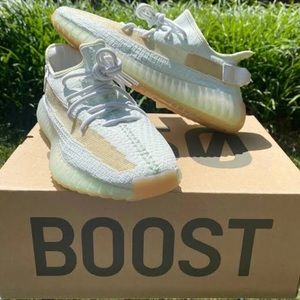 SOLD Yeezy boost 350 v2 hyperspace